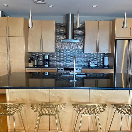 Boston North End Harbor View Condo. Free Parking